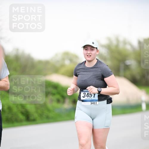 07.04.2024 - 43. Internationalen Wilhelmsburger Insellauf Dr. Thomas Lammeyer http://msf.ph/oto/6042056 07.04.2024 10:39:45 Laufen 3457, 3451 meine-sportfotos.de