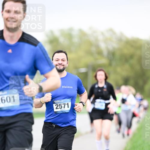 07.04.2024 - 43. Internationalen Wilhelmsburger Insellauf Dr. Thomas Lammeyer http://msf.ph/oto/6042060 07.04.2024 10:39:46 Laufen 601, 2571 meine-sportfotos.de