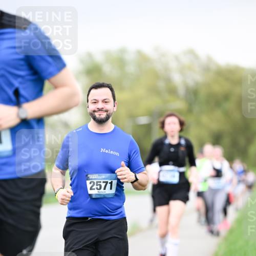 07.04.2024 - 43. Internationalen Wilhelmsburger Insellauf Dr. Thomas Lammeyer http://msf.ph/oto/6042062 07.04.2024 10:39:46 Laufen 2571 meine-sportfotos.de