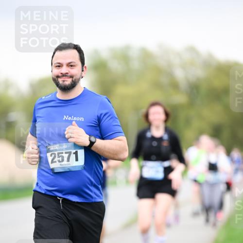 07.04.2024 - 43. Internationalen Wilhelmsburger Insellauf Dr. Thomas Lammeyer http://msf.ph/oto/6042067 07.04.2024 10:39:47 Laufen 2571 meine-sportfotos.de