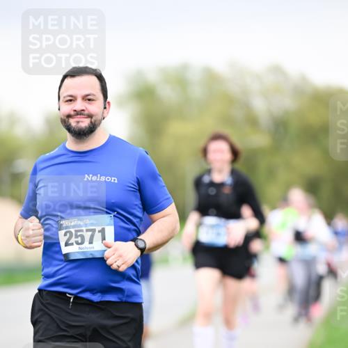 07.04.2024 - 43. Internationalen Wilhelmsburger Insellauf Dr. Thomas Lammeyer http://msf.ph/oto/6042068 07.04.2024 10:39:47 Laufen 2571 meine-sportfotos.de