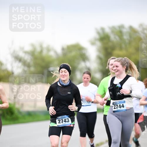 07.04.2024 - 43. Internationalen Wilhelmsburger Insellauf Dr. Thomas Lammeyer http://msf.ph/oto/6042102 07.04.2024 10:39:54 Laufen 2743, 4505, 2744 meine-sportfotos.de