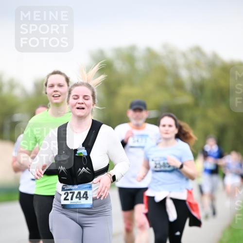 07.04.2024 - 43. Internationalen Wilhelmsburger Insellauf Dr. Thomas Lammeyer http://msf.ph/oto/6042110 07.04.2024 10:39:56 Laufen 2744 meine-sportfotos.de