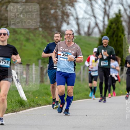 07.04.2024 - 43. Internationalen Wilhelmsburger Insellauf Michael Strokosch http://msf.ph/oto/6042123 07.04.2024 10:55:50 Laufen 3757, 60, 354, 354, 3067, 2488 meine-sportfotos.de
