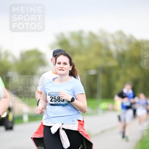 07.04.2024 - 43. Internationalen Wilhelmsburger Insellauf Dr. Thomas Lammeyer http://msf.ph/oto/6042124 07.04.2024 10:39:58 Laufen 2585 meine-sportfotos.de