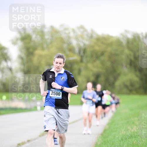 07.04.2024 - 43. Internationalen Wilhelmsburger Insellauf Dr. Thomas Lammeyer http://msf.ph/oto/6042143 07.04.2024 10:40:04 Laufen 2500 meine-sportfotos.de
