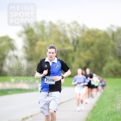 07.04.2024 - 43. Internationalen Wilhelmsburger Insellauf Dr. Thomas Lammeyer http://msf.ph/oto/6042147 07.04.2024 10:40:05 Laufen 2500 meine-sportfotos.de