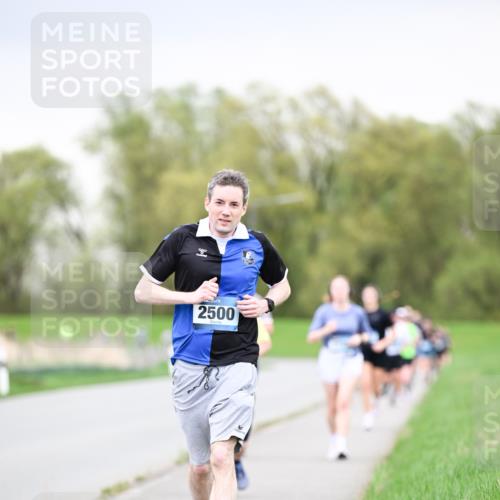 07.04.2024 - 43. Internationalen Wilhelmsburger Insellauf Dr. Thomas Lammeyer http://msf.ph/oto/6042149 07.04.2024 10:40:05 Laufen 2500 meine-sportfotos.de