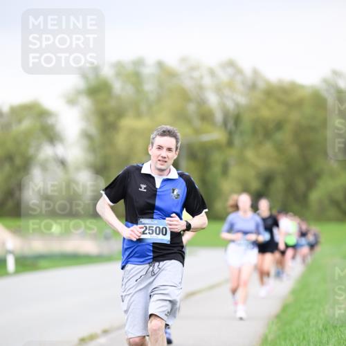 07.04.2024 - 43. Internationalen Wilhelmsburger Insellauf Dr. Thomas Lammeyer http://msf.ph/oto/6042151 07.04.2024 10:40:05 Laufen 2500 meine-sportfotos.de