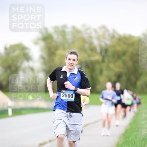 07.04.2024 - 43. Internationalen Wilhelmsburger Insellauf Dr. Thomas Lammeyer http://msf.ph/oto/6042153 07.04.2024 10:40:05 Laufen 2500 meine-sportfotos.de