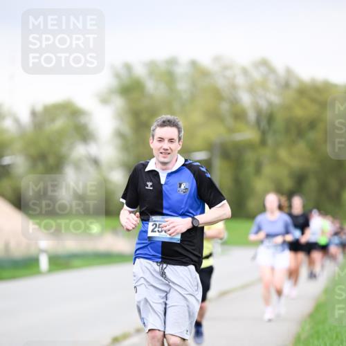 07.04.2024 - 43. Internationalen Wilhelmsburger Insellauf Dr. Thomas Lammeyer http://msf.ph/oto/6042157 07.04.2024 10:40:05 Laufen 25 meine-sportfotos.de