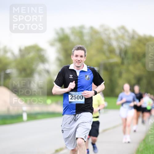 07.04.2024 - 43. Internationalen Wilhelmsburger Insellauf Dr. Thomas Lammeyer http://msf.ph/oto/6042159 07.04.2024 10:40:05 Laufen 2500 meine-sportfotos.de