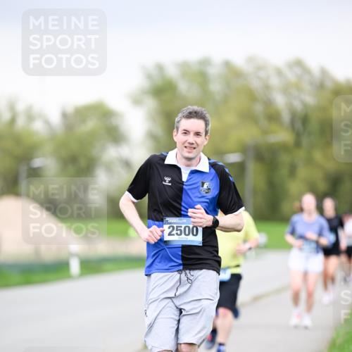 07.04.2024 - 43. Internationalen Wilhelmsburger Insellauf Dr. Thomas Lammeyer http://msf.ph/oto/6042164 07.04.2024 10:40:06 Laufen 2500 meine-sportfotos.de