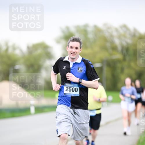 07.04.2024 - 43. Internationalen Wilhelmsburger Insellauf Dr. Thomas Lammeyer http://msf.ph/oto/6042166 07.04.2024 10:40:06 Laufen 2500 meine-sportfotos.de