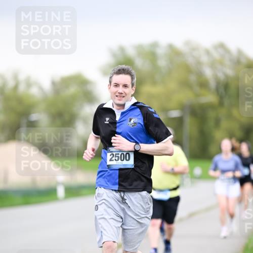 07.04.2024 - 43. Internationalen Wilhelmsburger Insellauf Dr. Thomas Lammeyer http://msf.ph/oto/6042168 07.04.2024 10:40:06 Laufen 2500 meine-sportfotos.de