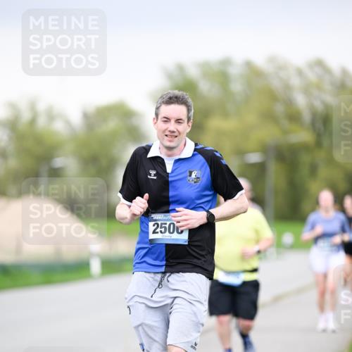 07.04.2024 - 43. Internationalen Wilhelmsburger Insellauf Dr. Thomas Lammeyer http://msf.ph/oto/6042170 07.04.2024 10:40:06 Laufen 2500 meine-sportfotos.de