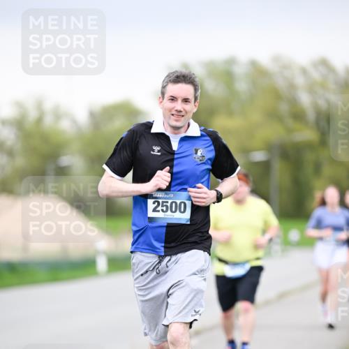 07.04.2024 - 43. Internationalen Wilhelmsburger Insellauf Dr. Thomas Lammeyer http://msf.ph/oto/6042172 07.04.2024 10:40:06 Laufen 2500, 25 meine-sportfotos.de