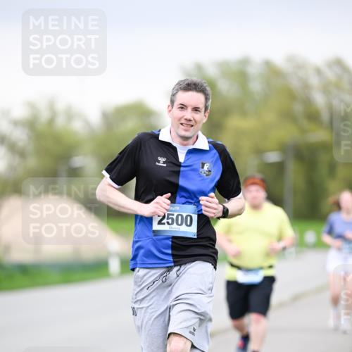 07.04.2024 - 43. Internationalen Wilhelmsburger Insellauf Dr. Thomas Lammeyer http://msf.ph/oto/6042175 07.04.2024 10:40:06 Laufen 2500 meine-sportfotos.de
