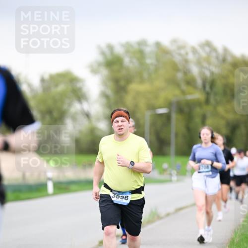 07.04.2024 - 43. Internationalen Wilhelmsburger Insellauf Dr. Thomas Lammeyer http://msf.ph/oto/6042183 07.04.2024 10:40:08 Laufen 3898, 2706 meine-sportfotos.de