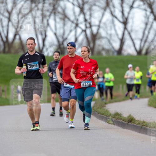 07.04.2024 - 43. Internationalen Wilhelmsburger Insellauf Michael Strokosch http://msf.ph/oto/6042186 07.04.2024 10:56:51 Laufen 60, 3866, 2248 meine-sportfotos.de