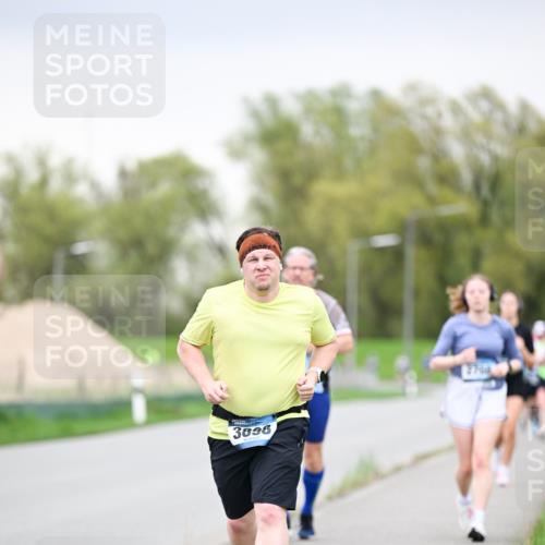 07.04.2024 - 43. Internationalen Wilhelmsburger Insellauf Dr. Thomas Lammeyer http://msf.ph/oto/6042189 07.04.2024 10:40:08 Laufen 3098 meine-sportfotos.de
