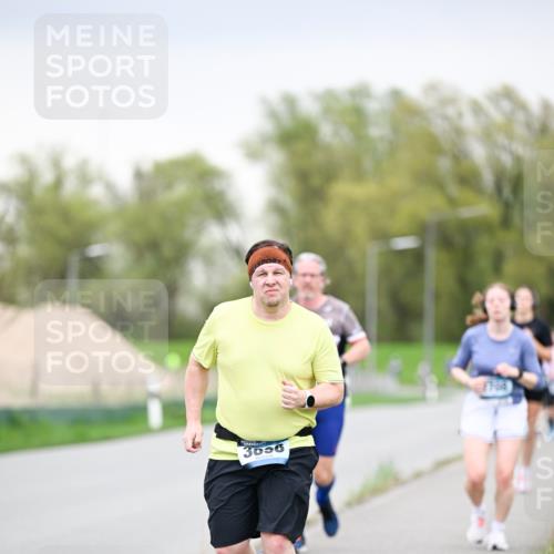 07.04.2024 - 43. Internationalen Wilhelmsburger Insellauf Dr. Thomas Lammeyer http://msf.ph/oto/6042191 07.04.2024 10:40:09 Laufen 3056 meine-sportfotos.de