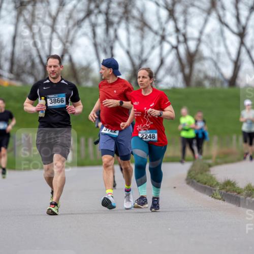 07.04.2024 - 43. Internationalen Wilhelmsburger Insellauf Michael Strokosch http://msf.ph/oto/6042192 07.04.2024 10:56:51 Laufen 33, 3866, 3122, 2248 meine-sportfotos.de