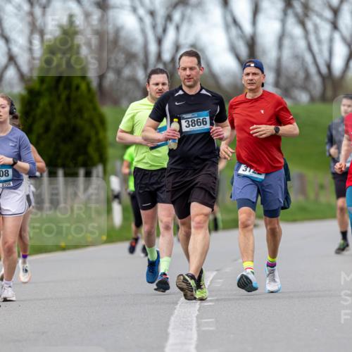 07.04.2024 - 43. Internationalen Wilhelmsburger Insellauf Michael Strokosch http://msf.ph/oto/6042199 07.04.2024 10:56:54 Laufen 708, 2708, 3866, 31, 22, 2248 meine-sportfotos.de