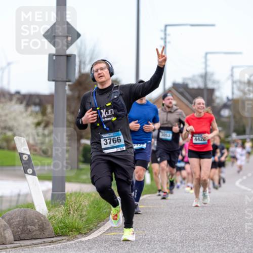 07.04.2024 - 43. Internationalen Wilhelmsburger Insellauf Michael Strokosch http://msf.ph/oto/6042212 07.04.2024 11:01:45 Laufen 3766, 3766, 305, 3, 442 meine-sportfotos.de