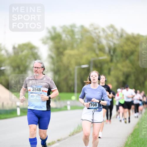 07.04.2024 - 43. Internationalen Wilhelmsburger Insellauf Dr. Thomas Lammeyer http://msf.ph/oto/6042213 07.04.2024 10:40:11 Laufen 3548, 354, 2708, 2708 meine-sportfotos.de
