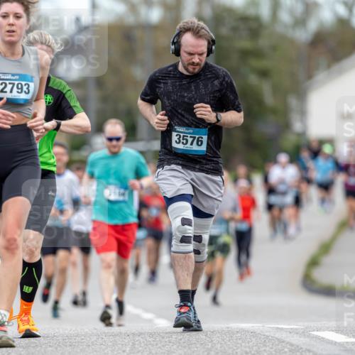 07.04.2024 - 43. Internationalen Wilhelmsburger Insellauf Michael Strokosch http://msf.ph/oto/6042268 07.04.2024 11:02:01 Laufen 1101, 2793, 3576 meine-sportfotos.de