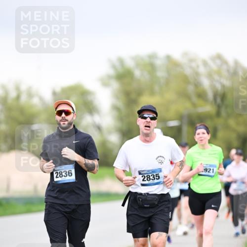07.04.2024 - 43. Internationalen Wilhelmsburger Insellauf Dr. Thomas Lammeyer http://msf.ph/oto/6042272 07.04.2024 10:40:24 Laufen 921, 2836, 2835 meine-sportfotos.de