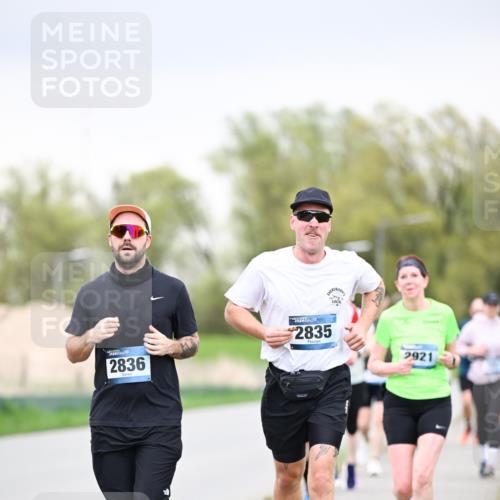 07.04.2024 - 43. Internationalen Wilhelmsburger Insellauf Dr. Thomas Lammeyer http://msf.ph/oto/6042274 07.04.2024 10:40:24 Laufen 2836, 2835, 2921 meine-sportfotos.de