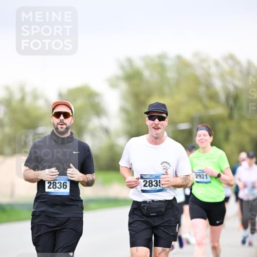 07.04.2024 - 43. Internationalen Wilhelmsburger Insellauf Dr. Thomas Lammeyer http://msf.ph/oto/6042277 07.04.2024 10:40:24 Laufen 2921, 2836, 2835 meine-sportfotos.de