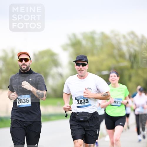 07.04.2024 - 43. Internationalen Wilhelmsburger Insellauf Dr. Thomas Lammeyer http://msf.ph/oto/6042282 07.04.2024 10:40:24 Laufen 2836, 2835, 921 meine-sportfotos.de