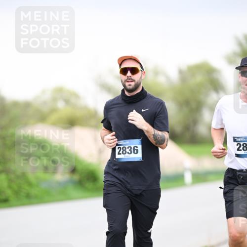 07.04.2024 - 43. Internationalen Wilhelmsburger Insellauf Dr. Thomas Lammeyer http://msf.ph/oto/6042286 07.04.2024 10:40:25 Laufen 2836, 28 meine-sportfotos.de