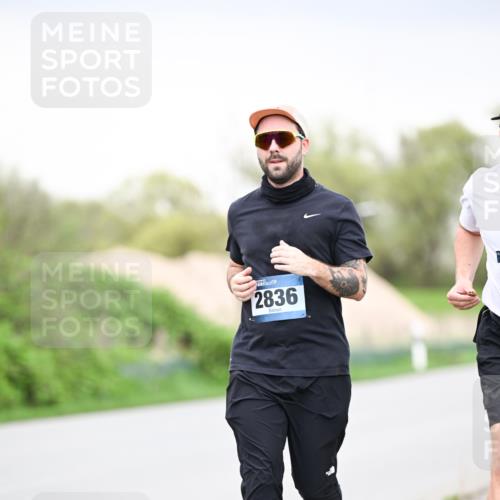 07.04.2024 - 43. Internationalen Wilhelmsburger Insellauf Dr. Thomas Lammeyer http://msf.ph/oto/6042288 07.04.2024 10:40:25 Laufen 2836 meine-sportfotos.de