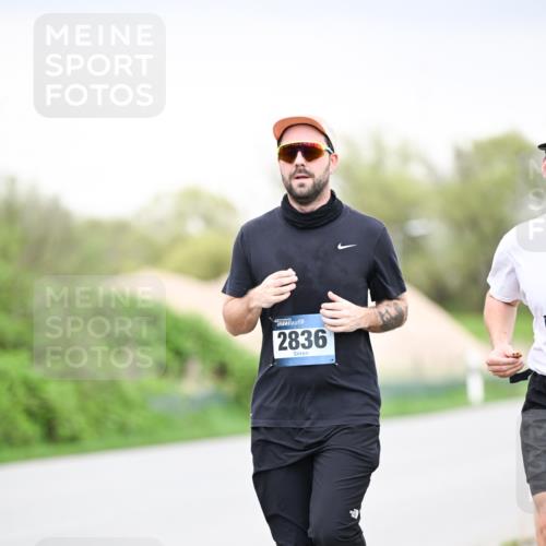 07.04.2024 - 43. Internationalen Wilhelmsburger Insellauf Dr. Thomas Lammeyer http://msf.ph/oto/6042290 07.04.2024 10:40:25 Laufen 2836 meine-sportfotos.de