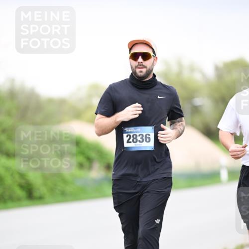 07.04.2024 - 43. Internationalen Wilhelmsburger Insellauf Dr. Thomas Lammeyer http://msf.ph/oto/6042292 07.04.2024 10:40:25 Laufen 2836 meine-sportfotos.de