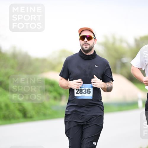 07.04.2024 - 43. Internationalen Wilhelmsburger Insellauf Dr. Thomas Lammeyer http://msf.ph/oto/6042294 07.04.2024 10:40:25 Laufen 2836 meine-sportfotos.de