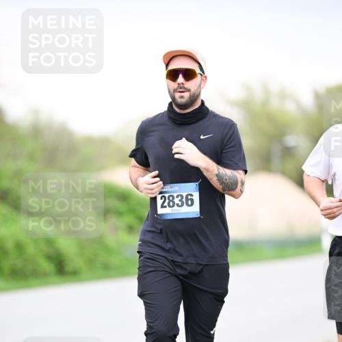 07.04.2024 - 43. Internationalen Wilhelmsburger Insellauf Dr. Thomas Lammeyer http://msf.ph/oto/6042296 07.04.2024 10:40:26 Laufen 2836 meine-sportfotos.de
