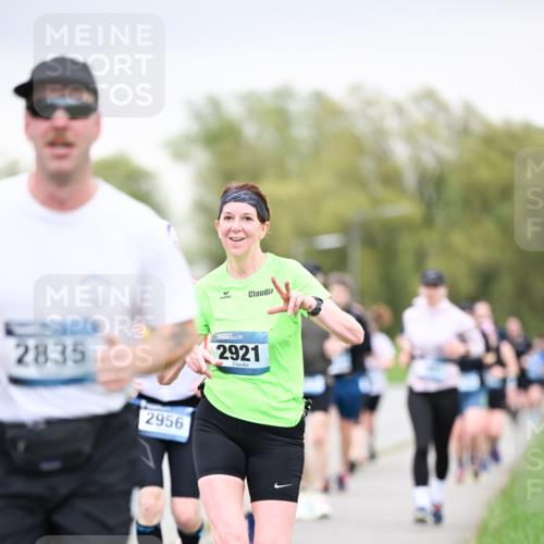 07.04.2024 - 43. Internationalen Wilhelmsburger Insellauf Dr. Thomas Lammeyer http://msf.ph/oto/6042301 07.04.2024 10:40:26 Laufen 2835, 2956, 2921 meine-sportfotos.de