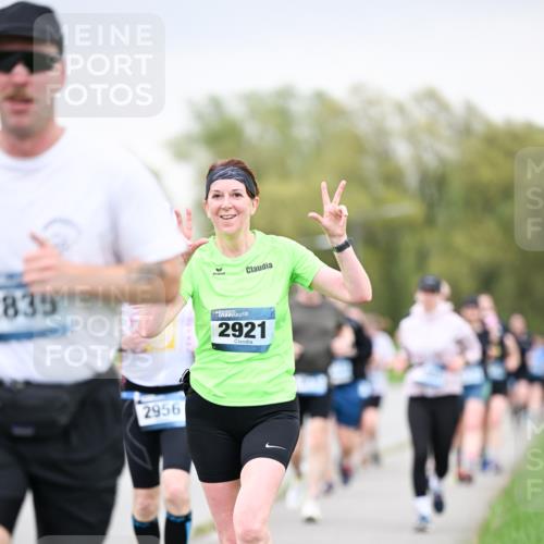 07.04.2024 - 43. Internationalen Wilhelmsburger Insellauf Dr. Thomas Lammeyer http://msf.ph/oto/6042303 07.04.2024 10:40:27 Laufen 835, 2956, 2921 meine-sportfotos.de