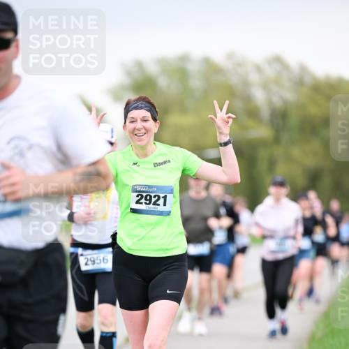 07.04.2024 - 43. Internationalen Wilhelmsburger Insellauf Dr. Thomas Lammeyer http://msf.ph/oto/6042305 07.04.2024 10:40:27 Laufen 2956, 2921 meine-sportfotos.de