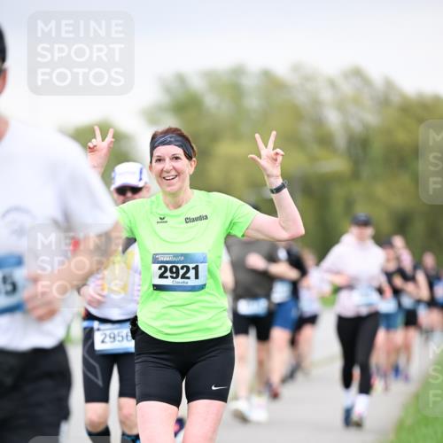 07.04.2024 - 43. Internationalen Wilhelmsburger Insellauf Dr. Thomas Lammeyer http://msf.ph/oto/6042307 07.04.2024 10:40:27 Laufen 5, 2956, 2921 meine-sportfotos.de