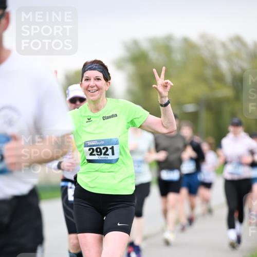 07.04.2024 - 43. Internationalen Wilhelmsburger Insellauf Dr. Thomas Lammeyer http://msf.ph/oto/6042312 07.04.2024 10:40:27 Laufen 2921 meine-sportfotos.de
