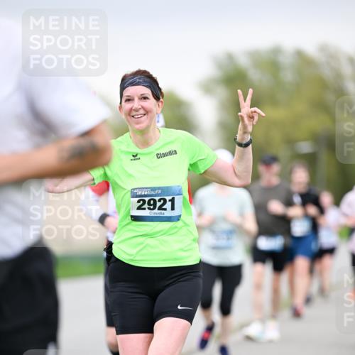07.04.2024 - 43. Internationalen Wilhelmsburger Insellauf Dr. Thomas Lammeyer http://msf.ph/oto/6042316 07.04.2024 10:40:27 Laufen 2921 meine-sportfotos.de