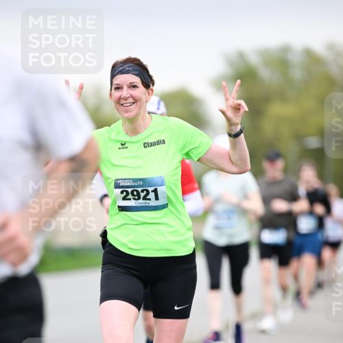 07.04.2024 - 43. Internationalen Wilhelmsburger Insellauf Dr. Thomas Lammeyer http://msf.ph/oto/6042318 07.04.2024 10:40:28 Laufen 2921 meine-sportfotos.de