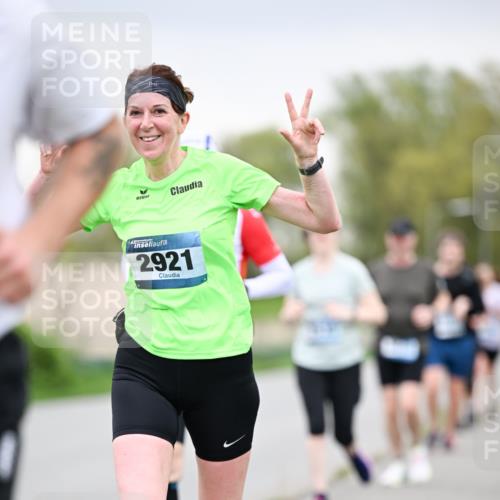 07.04.2024 - 43. Internationalen Wilhelmsburger Insellauf Dr. Thomas Lammeyer http://msf.ph/oto/6042320 07.04.2024 10:40:28 Laufen 2921 meine-sportfotos.de