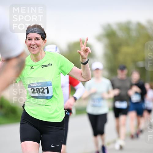 07.04.2024 - 43. Internationalen Wilhelmsburger Insellauf Dr. Thomas Lammeyer http://msf.ph/oto/6042322 07.04.2024 10:40:28 Laufen 2921 meine-sportfotos.de